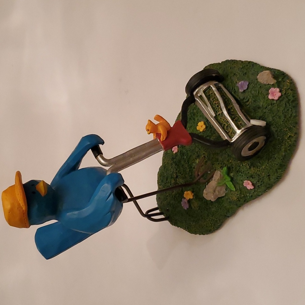 Mowing bird